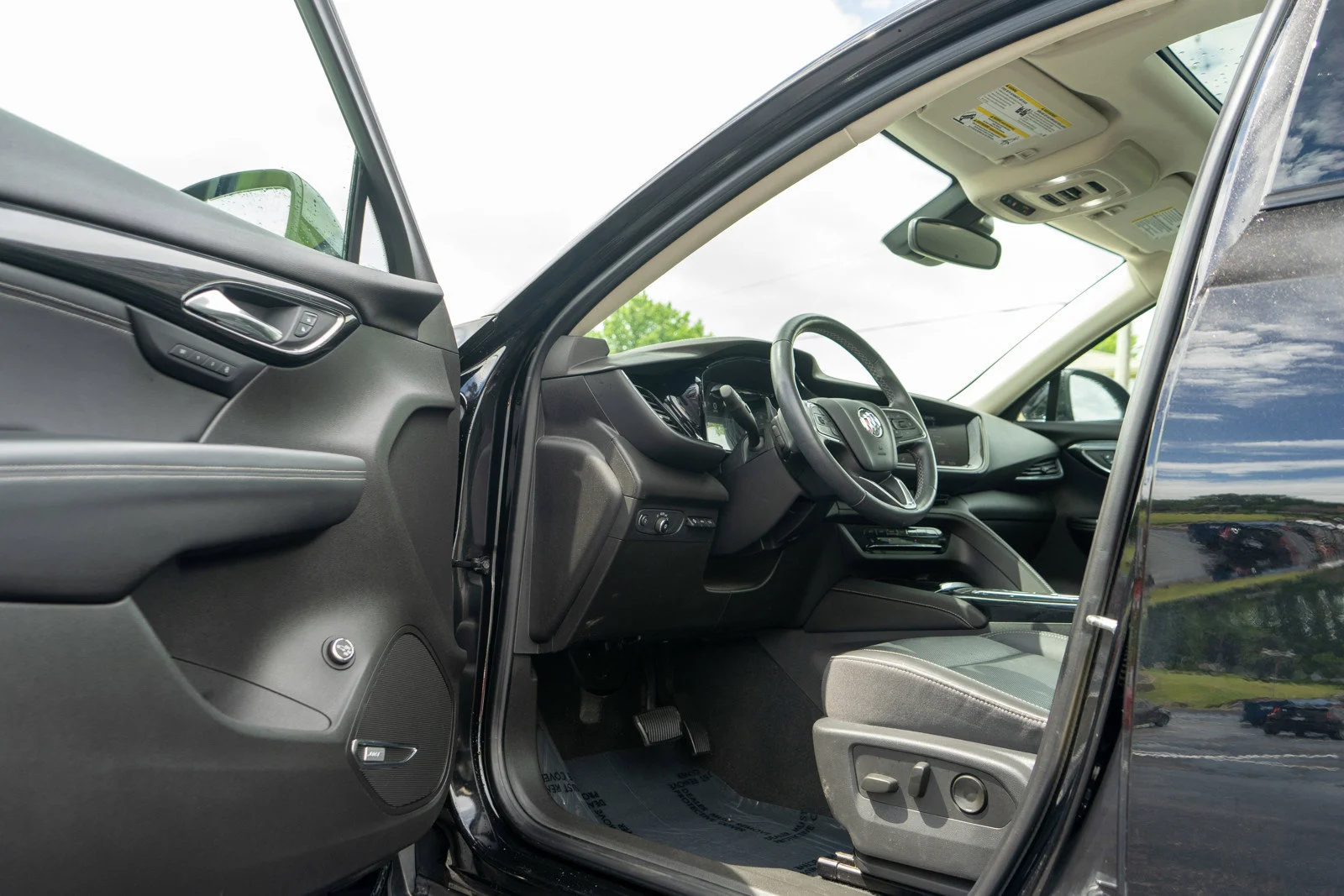 Used 2021 Ebony Twilight Metallic Buick Essence image 14