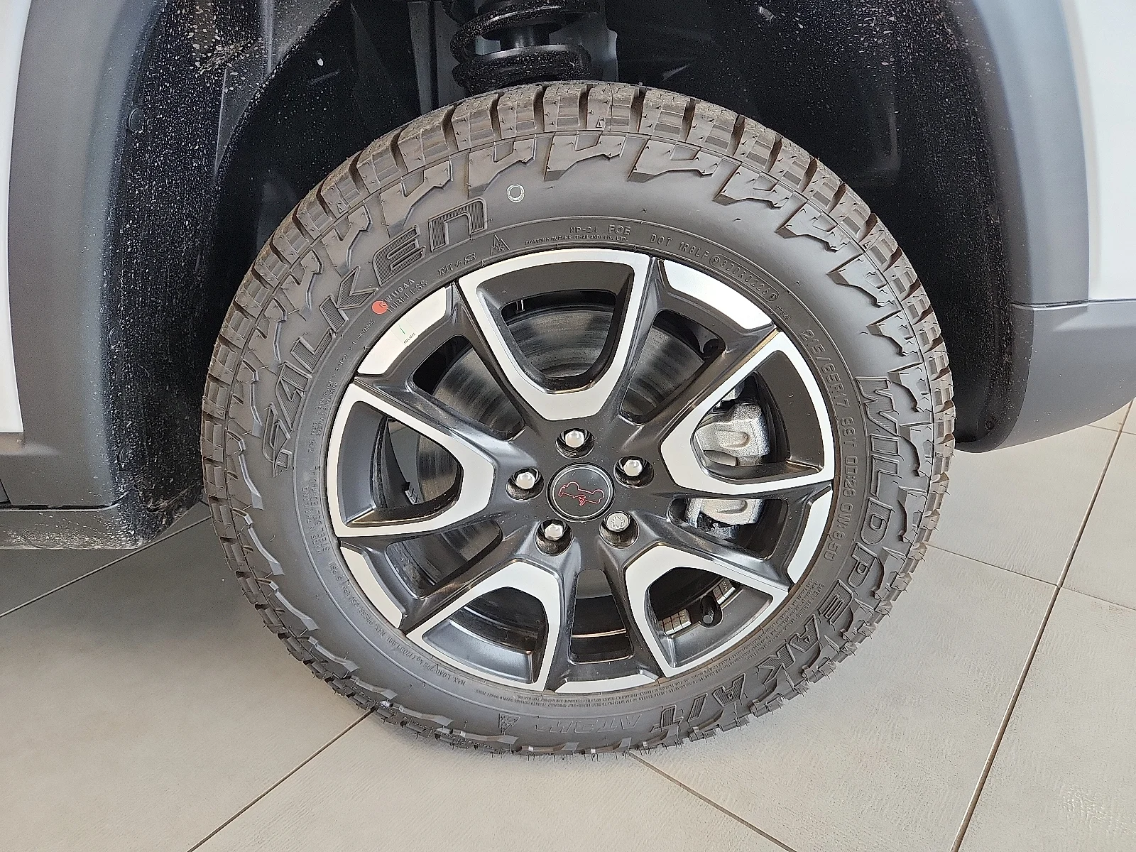 New 2027 Bright White Clear-Coat Paint Jeep TRAILHAWK 4X4 image 7