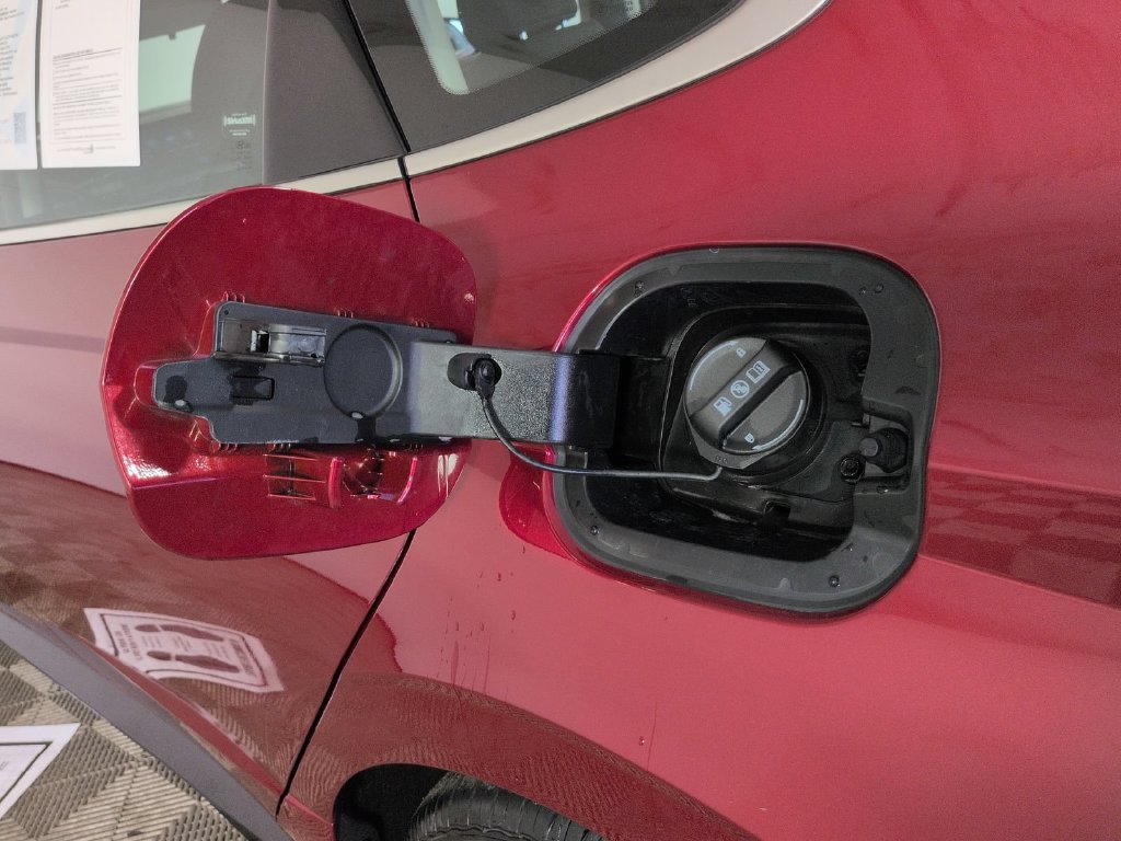 Used 2025 Red Hyundai SEL image 18
