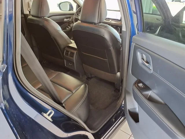 Used 2026 Deep Ocean Blue Nissan SL image 23