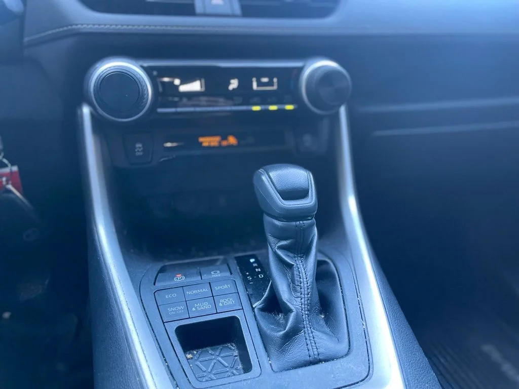 Used 2020 Magnetic Gray Metallic Toyota LE image 15