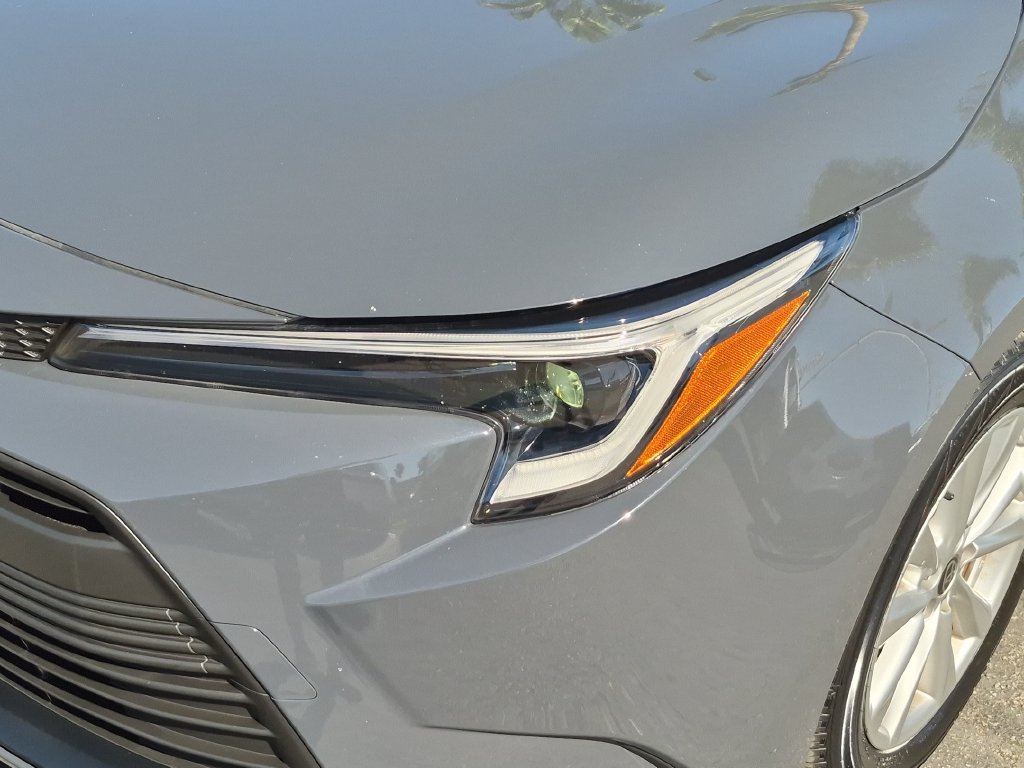 Used 2025  Toyota LE image 9