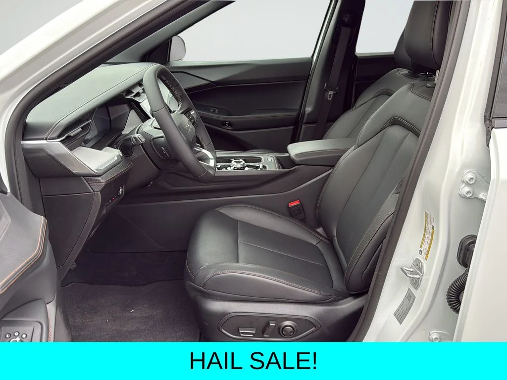New 2026 Bright White Clear-Coat Exterior Paint Jeep Limited image 10
