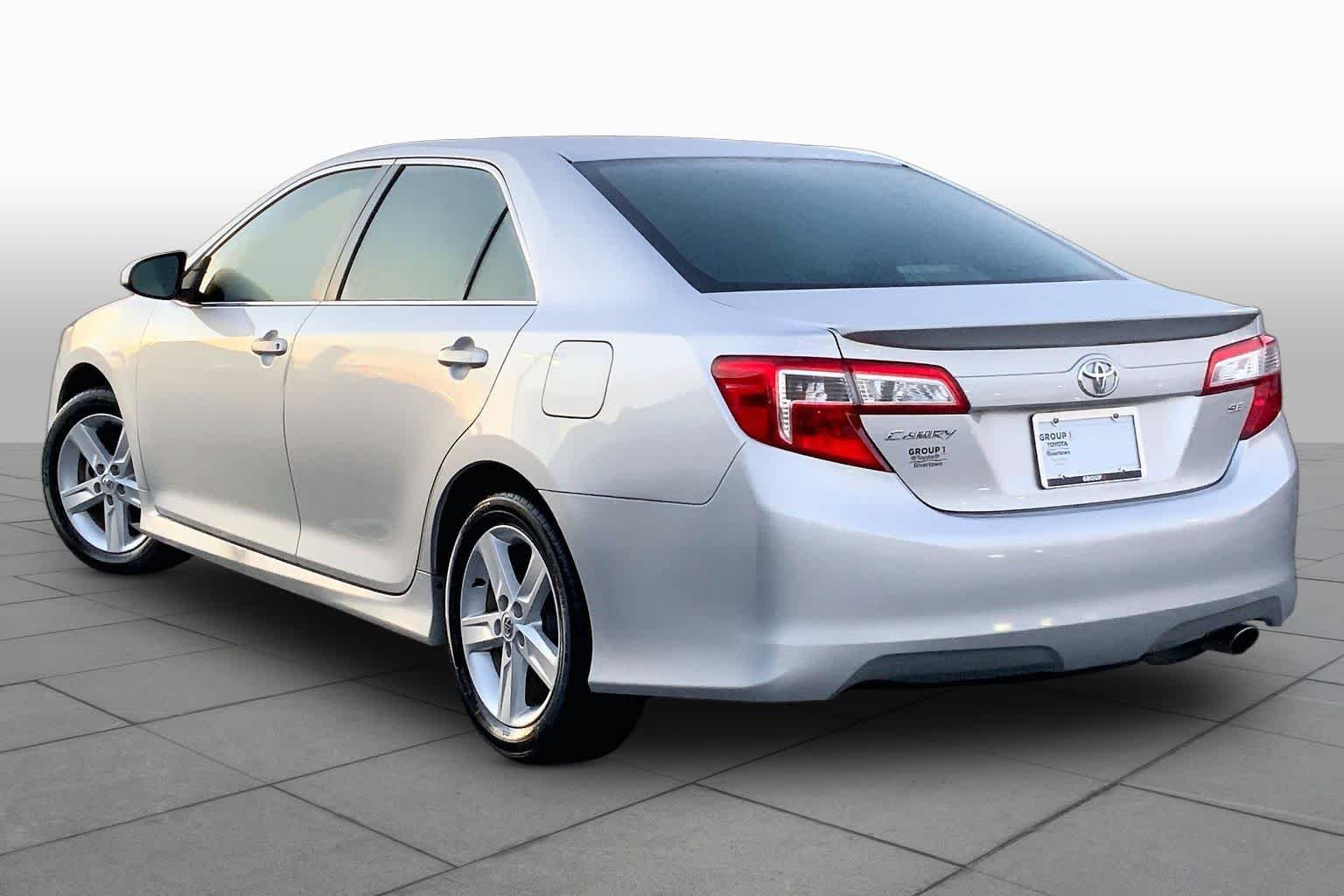 Used 2013 Classic Silver Metallic Toyota SE image 11