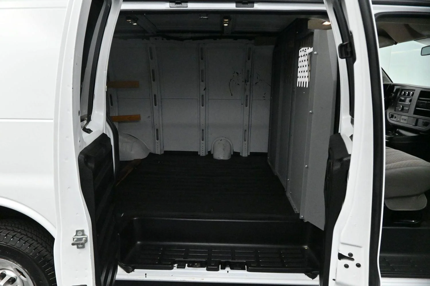 Used 2023 Summit White Chevrolet WT image 33