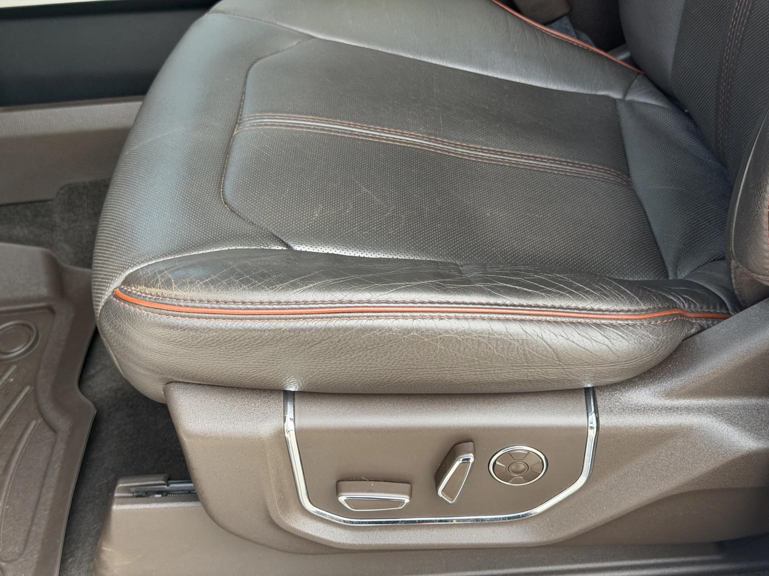 Used 2017 White Platinum Metallic Tri-Coat Ford King Ranch image 29