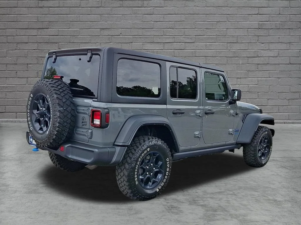 Used 2023 Gray Jeep 4x4 image 43
