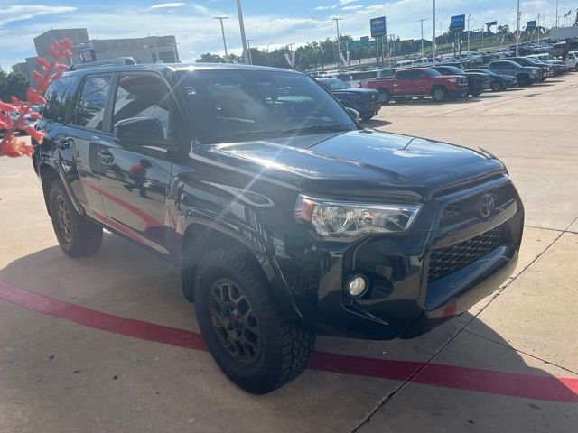 Used 2016  Toyota  image 4