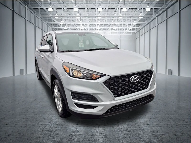 Used 2019 Silver Hyundai SE image 3