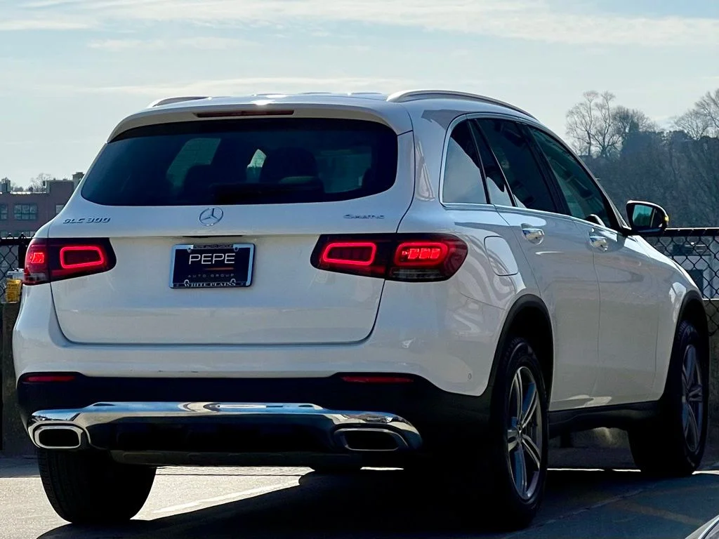 Certified Used 2022  Mercedes-Benz GLC 300 image 6