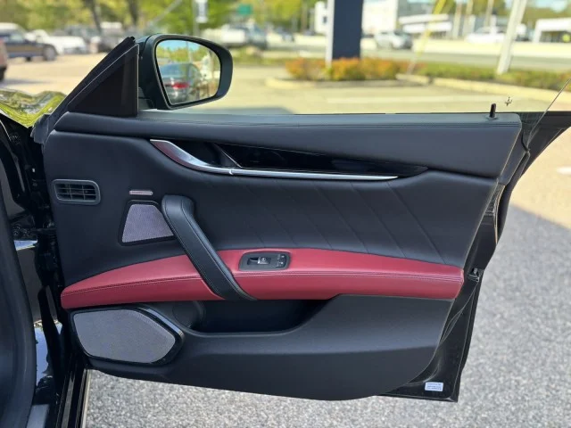 Used 2022 Nero Ribelle Metallic Maserati Modena ~ SPORTIVO PACKAGE & BOWERS & WILKINS image 22