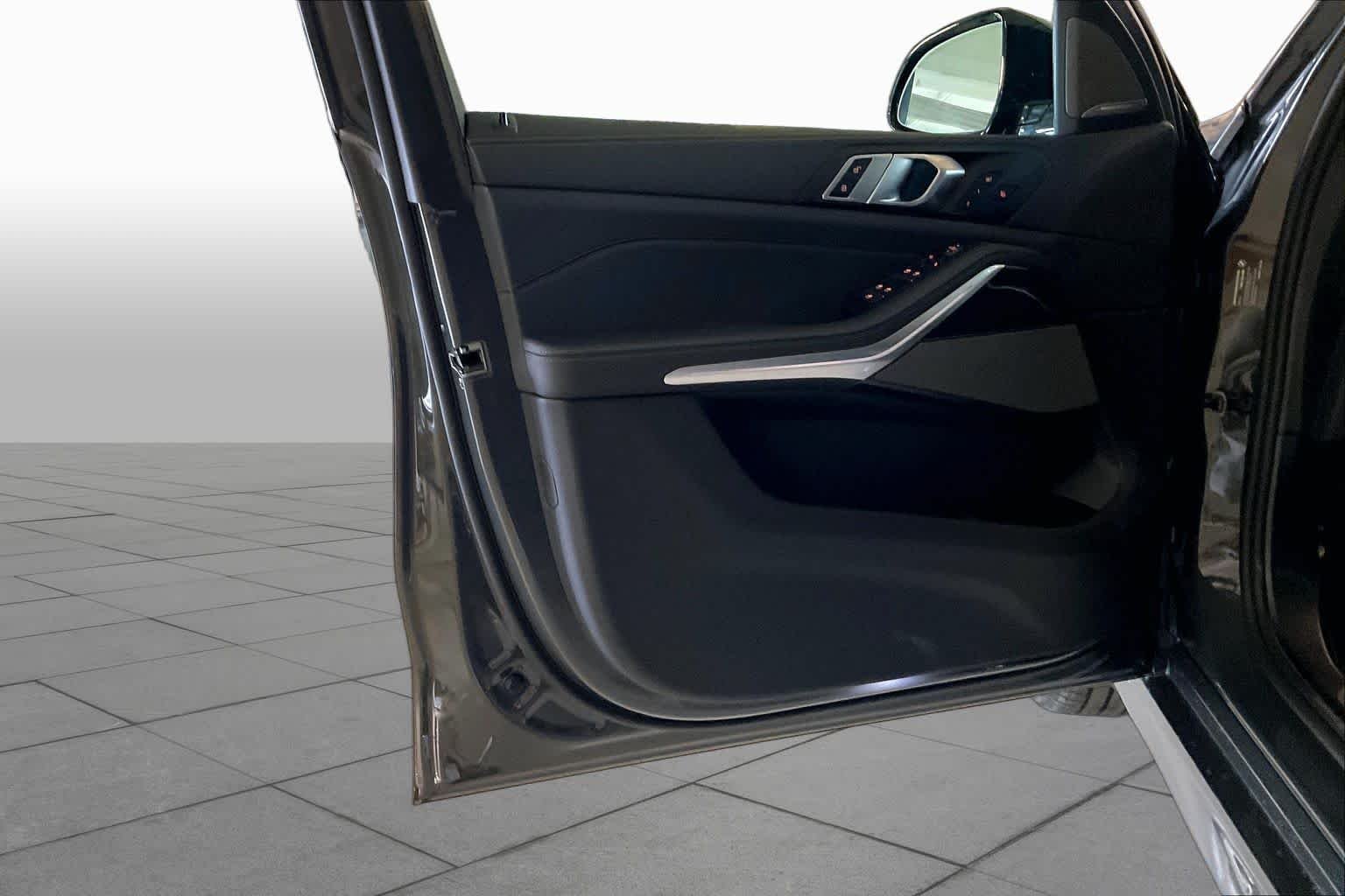 New 2026 Dravit Grey Metallic BMW xDrive40i image 10