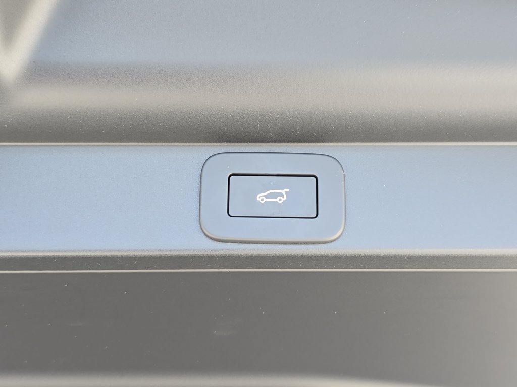 Certified Used 2025 Black Land Rover SE image 14