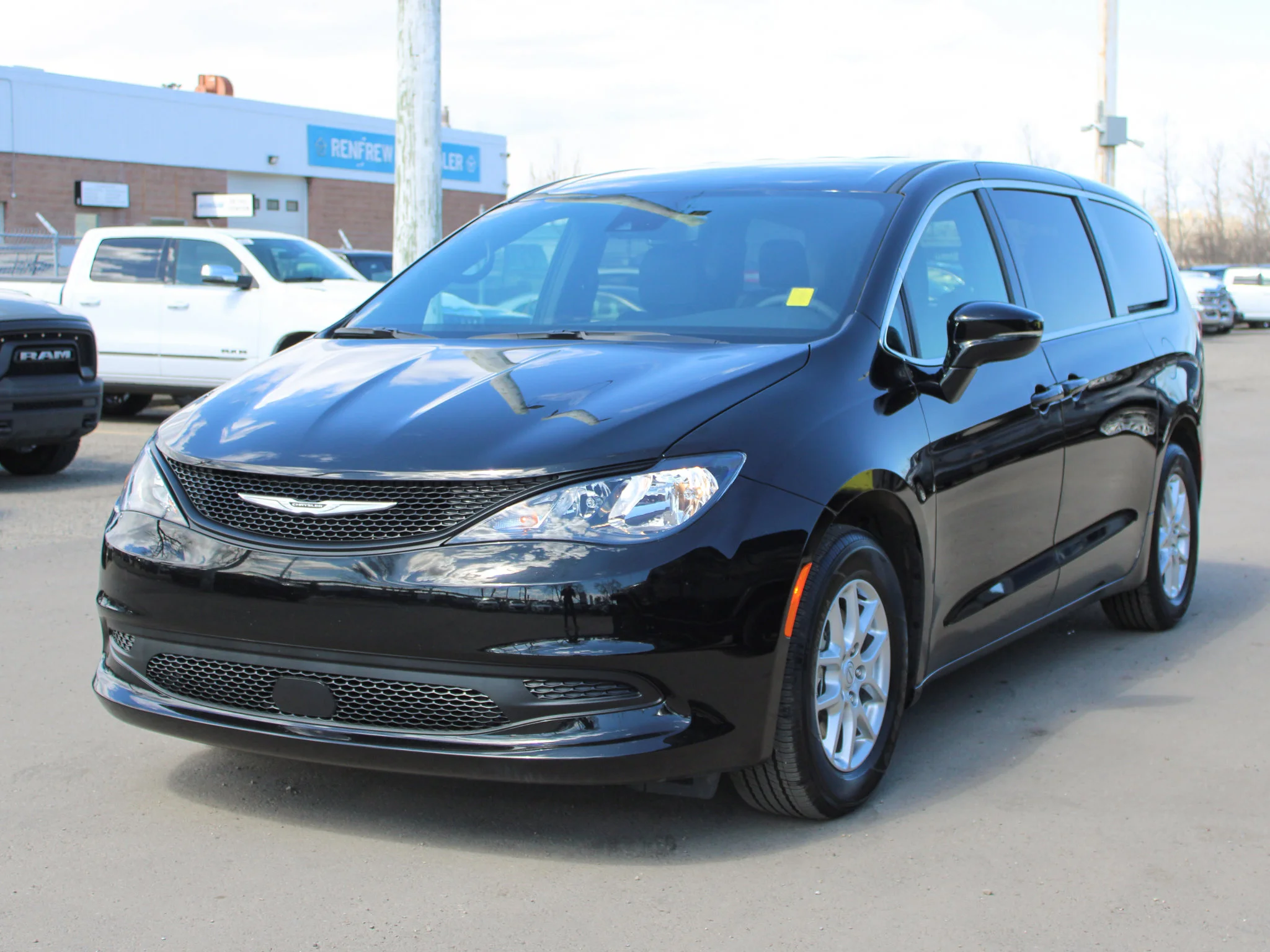 Certified Used 2025 Black Chrysler SXT * V6 | Heated Leather Seats | Adaptive Cruise | Apple CarPlay | Remote Start | Backup Camera image 12