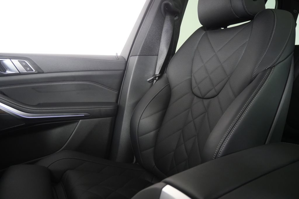 Used 2023 Jet Black BMW sDrive40i image 25