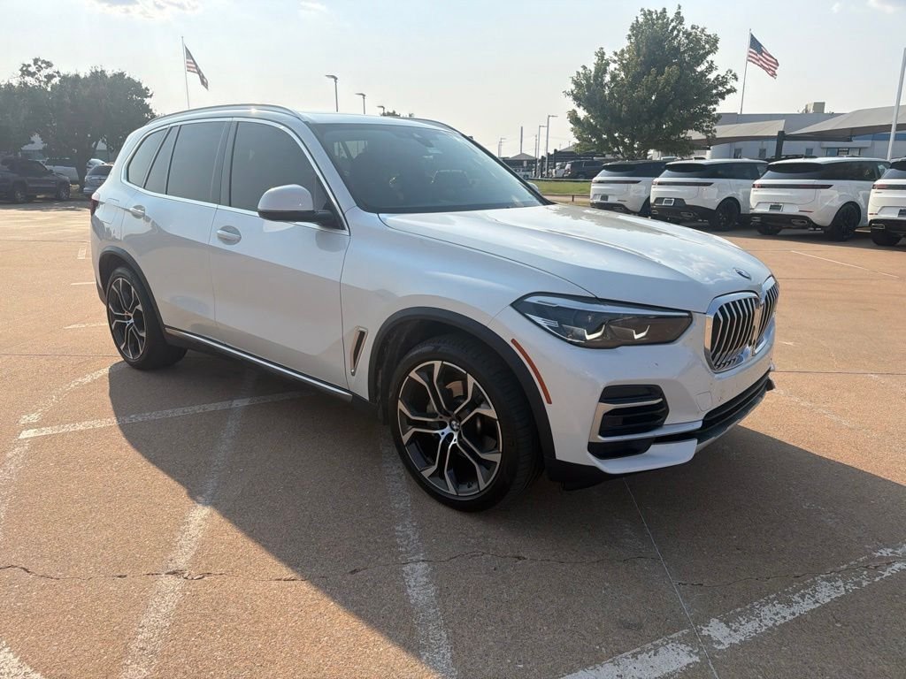 Used 2023 White BMW sDrive40i image 4