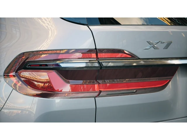 New 2027 Brooklyn Grey Metallic BMW X7 40i image 8
