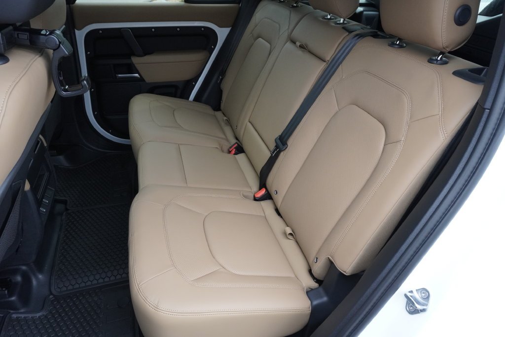 New 2026 Fuji White Land Rover X-Dynamic SE image 30