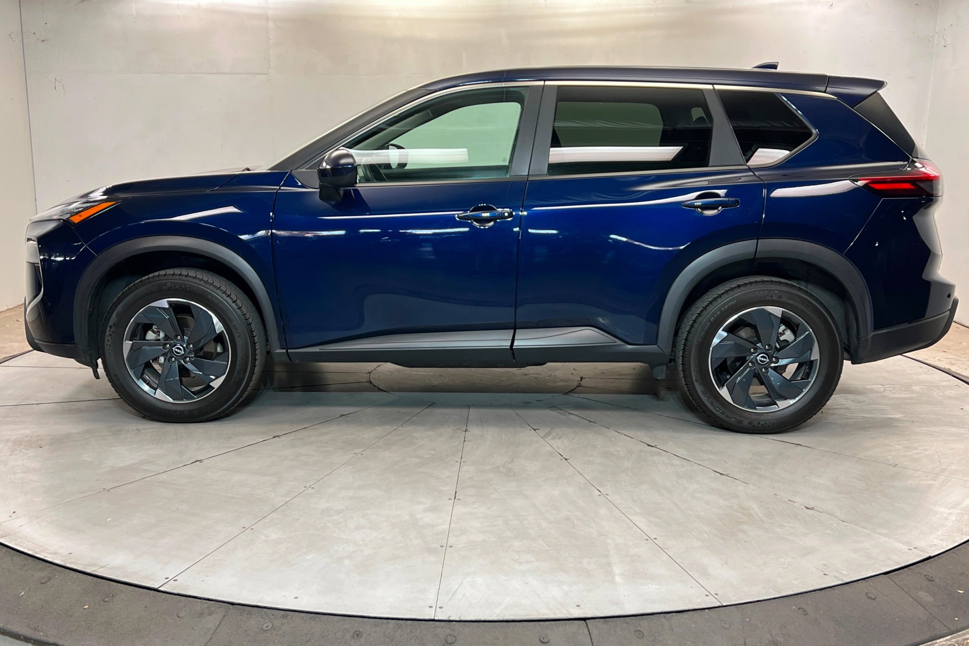 Used 2024 Deep Ocean Blue Pearl Nissan SV image 2