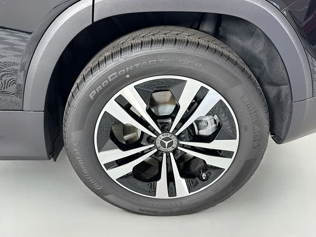 Certified Used 2025 Black Mercedes-Benz GLB 250 image 29