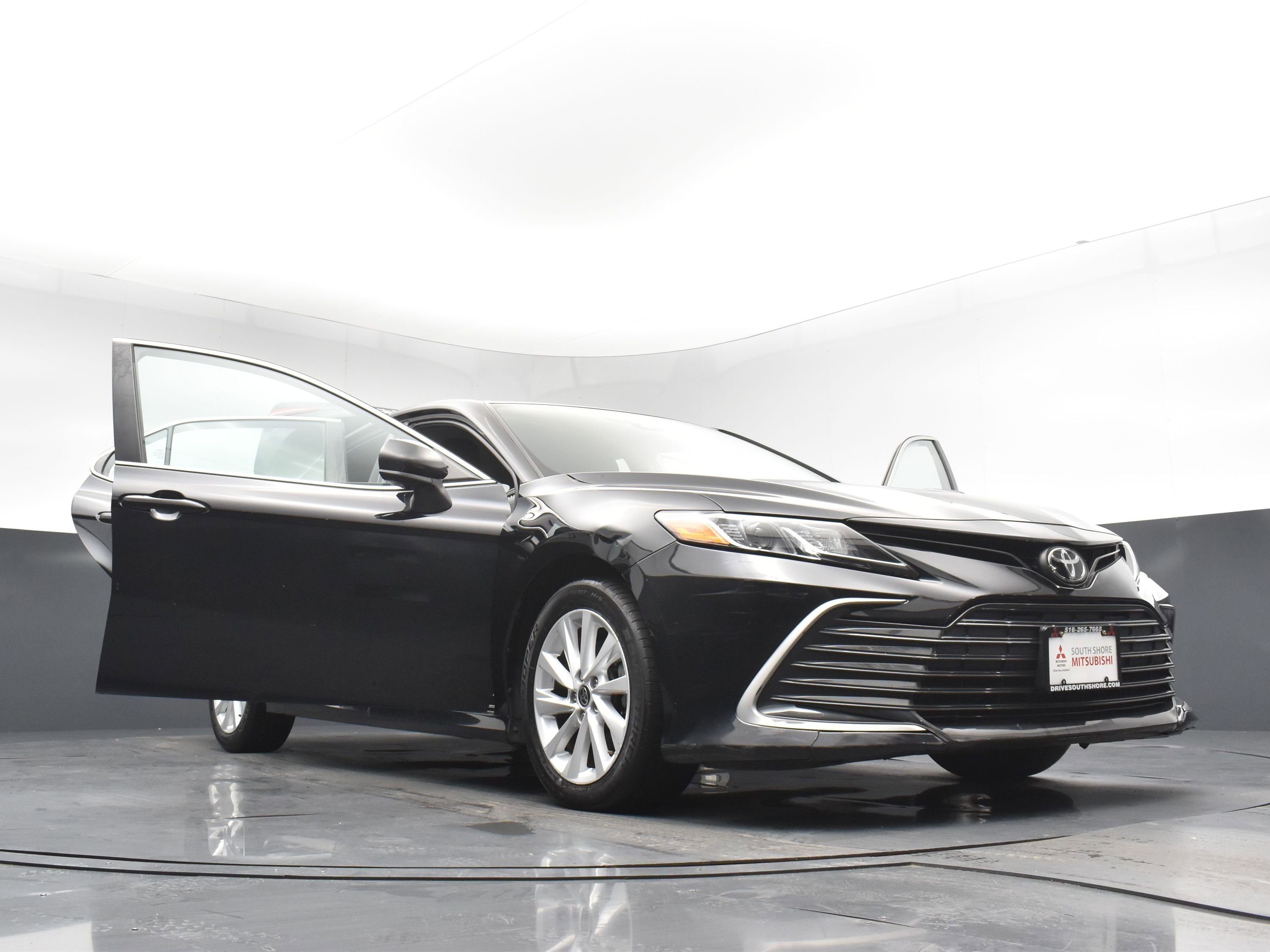 2021 Toyota Camry LE - Photo 33