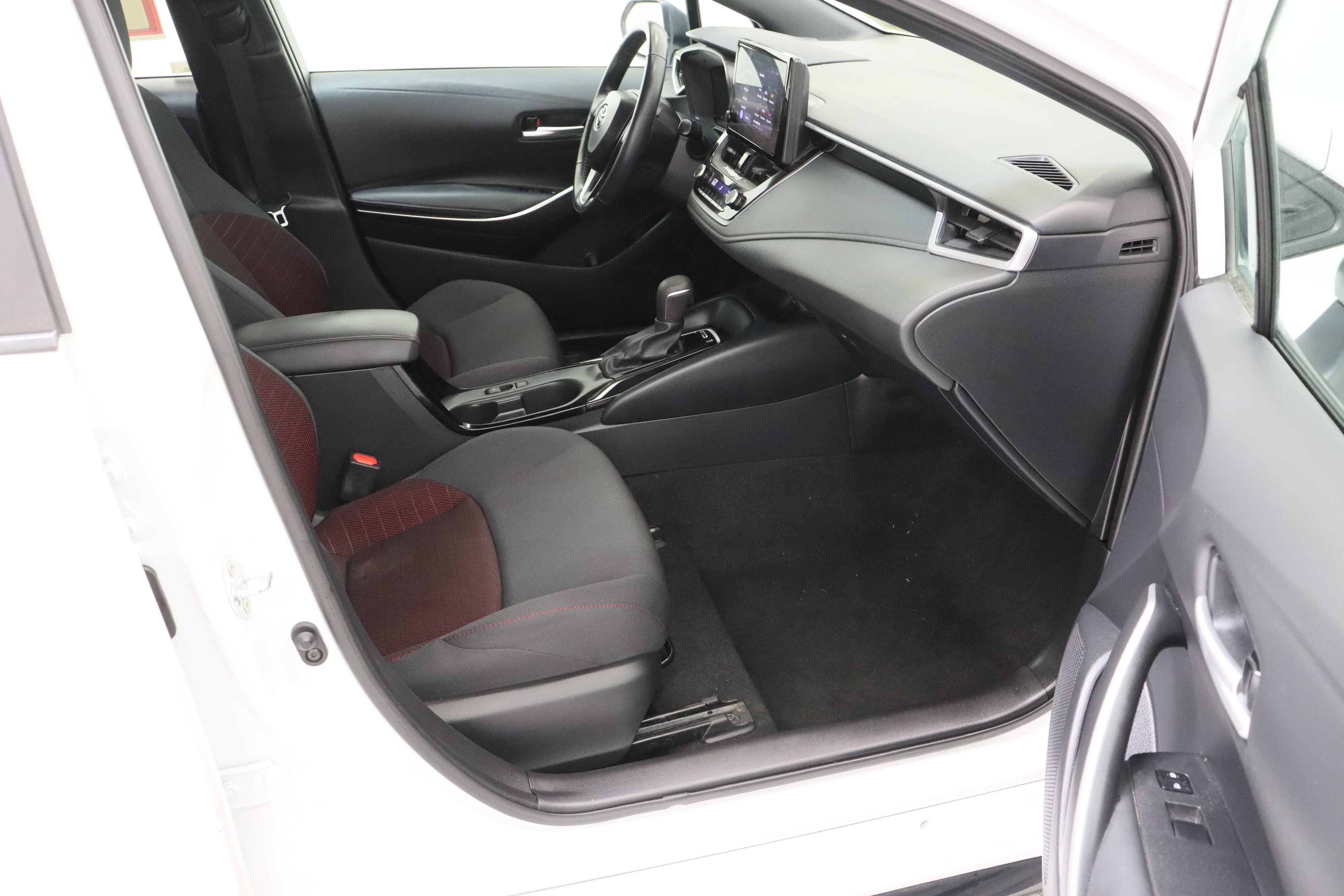 Used 2023 Wind Chill Pearl Toyota SE 2.0L image 34