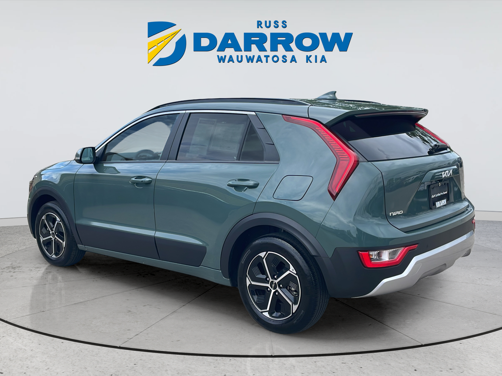 Used 2023 Green Kia EX image 3