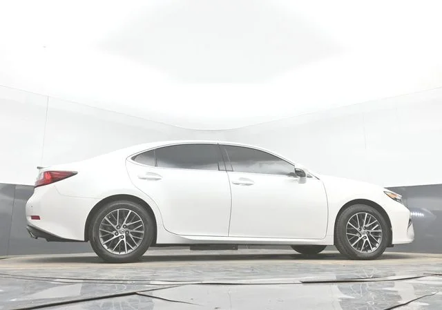 Used 2017 White Lexus 350 image 44