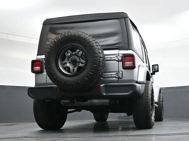 Used 2020 Silver Jeep Unlimited Sahara image 34