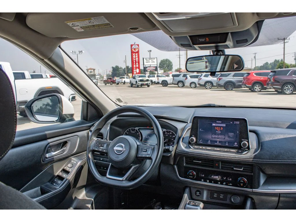 Used 2024 Everest White Pearl Nissan SV image 21