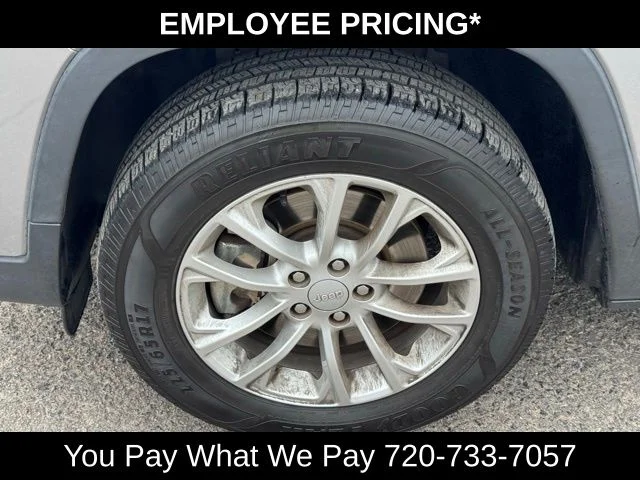 Used 2019 Silver Jeep Latitude image 11