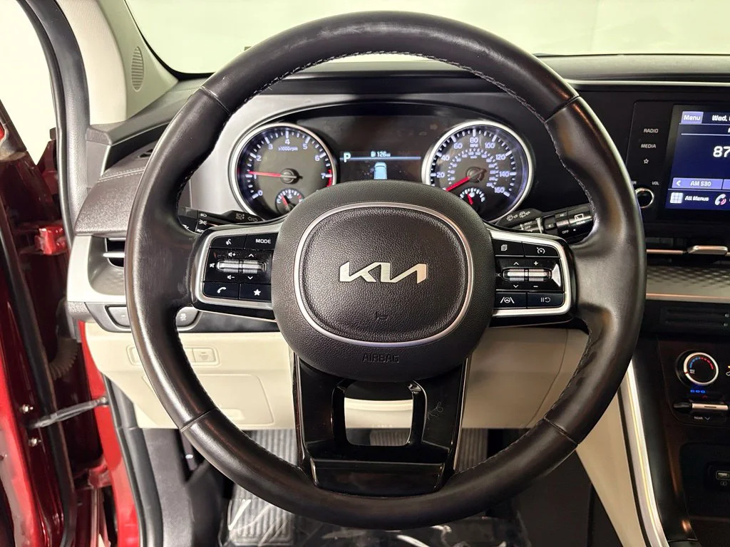 Used 2022 Red Kia LXS image 19
