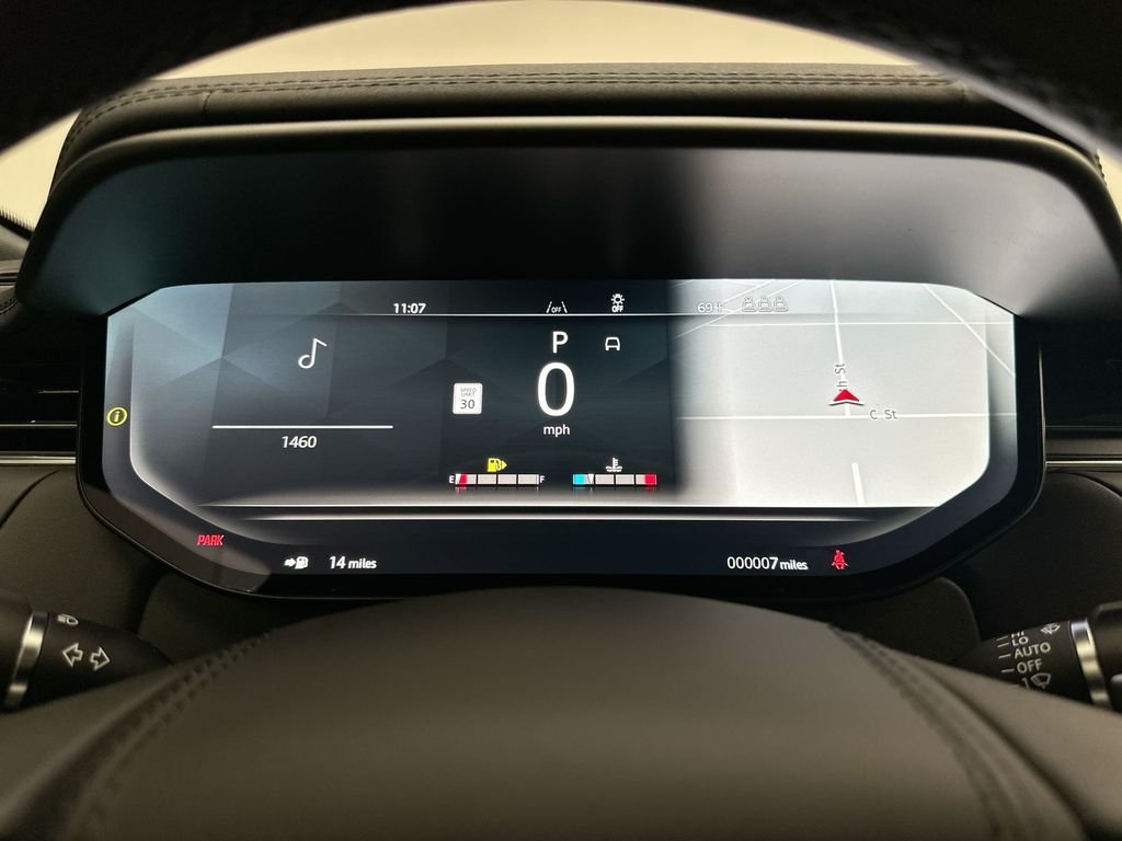 New 2027 Ostuni Pearl Wht Prem Met Land Rover Dynamic SE image 17