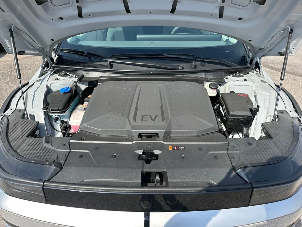 New 2025 Cyber Gray Hyundai SE image 29