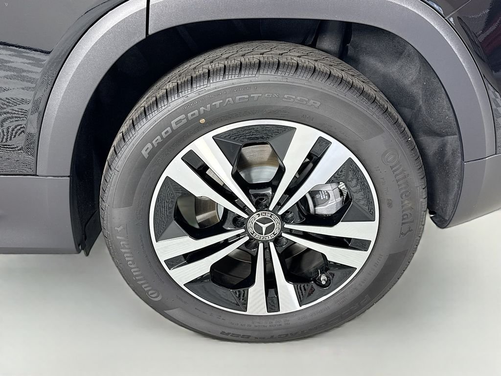 Used 2025 Black Mercedes-Benz GLB 250 image 29