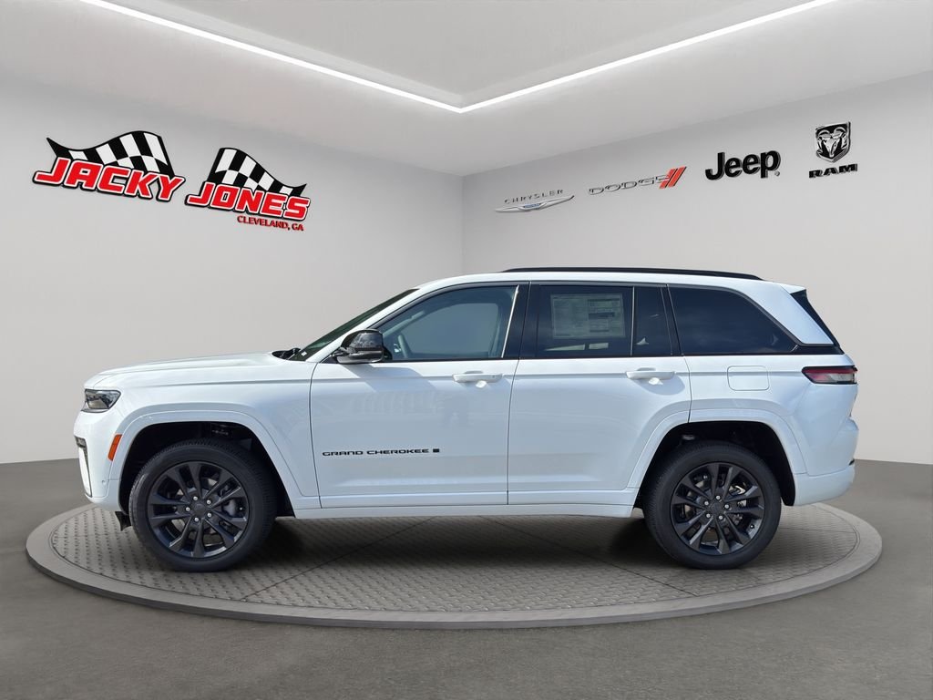 New 2026 Bright White Clear-Coat Exterior Paint Jeep Limited image 2