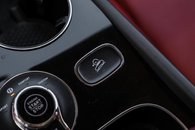 Used 2019 Black Crystal over Cricket Ball Bentley V8 image 35