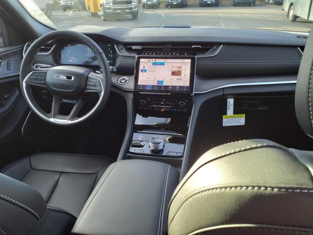 New 2024 Silver Zynith Jeep 4xe image 9