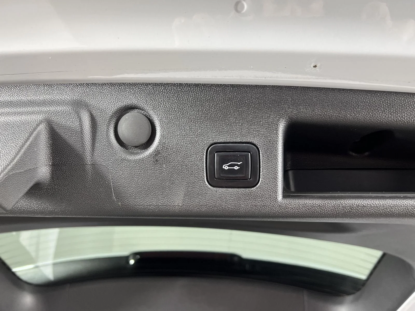 Used 2022 Summit White Chevrolet RS image 23