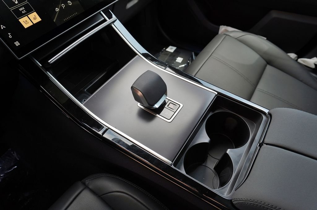 Used 2026 Black Land Rover Dynamic SE image 27