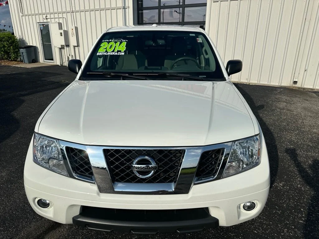 Used 2014 White Nissan SV image 6