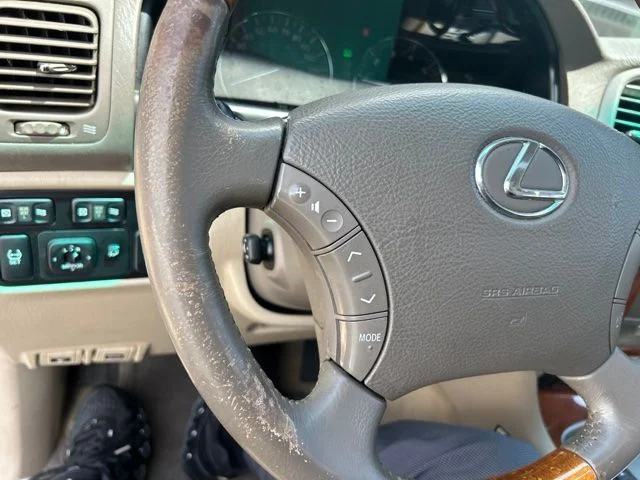 Used 2007 White Lexus 470 image 25
