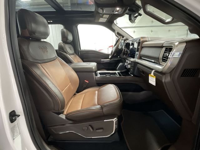 New 2025 Star White Metallic Tri-Coat Ford F-250® King Ranch® image 30