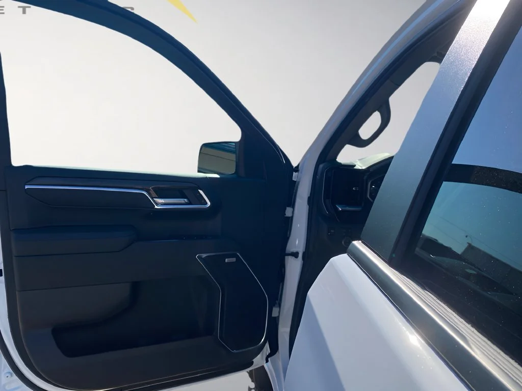 New 2026 White Chevrolet RST image 17