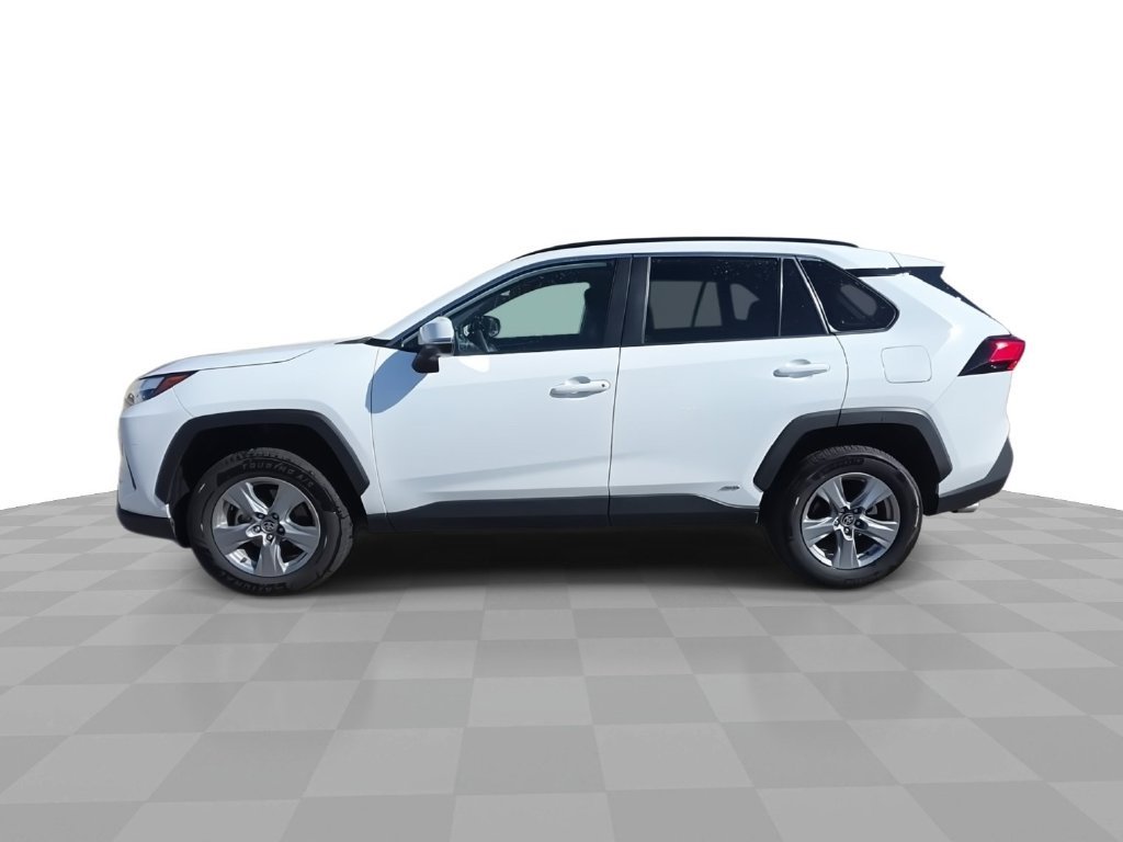 Used 2025 White Toyota XLE image 5