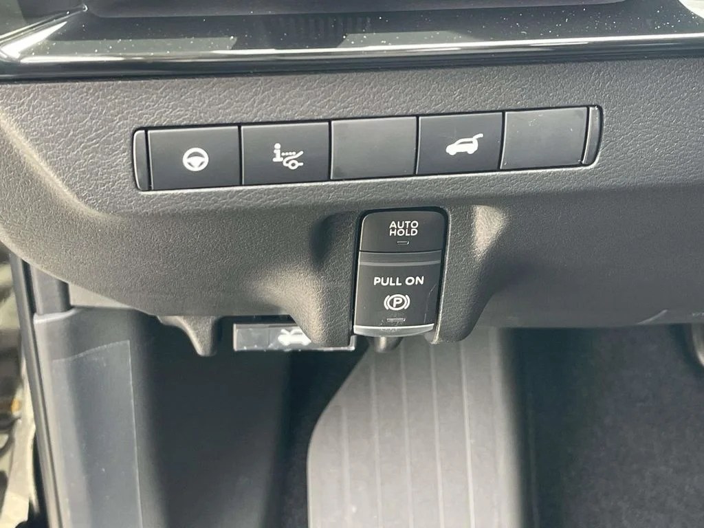 New 2026 Silver Nissan 2.5 SV image 19