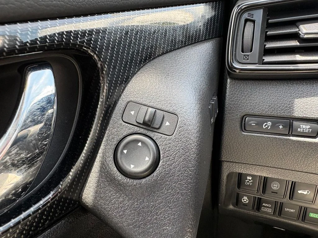 Used 2018 Silver Nissan SL image 33