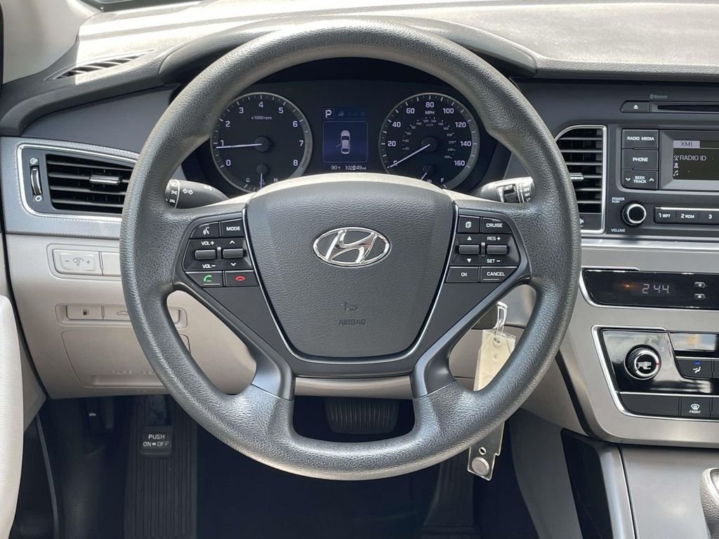 Used 2017 White Hyundai Base image 12
