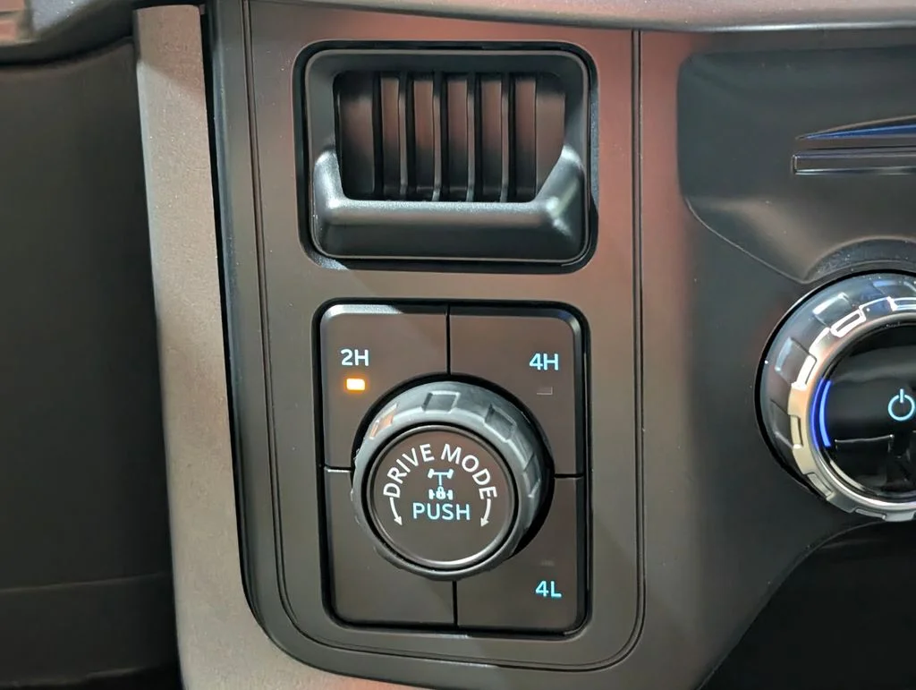 New 2026 Carbonized Gray Metallic Ford XLT image 7