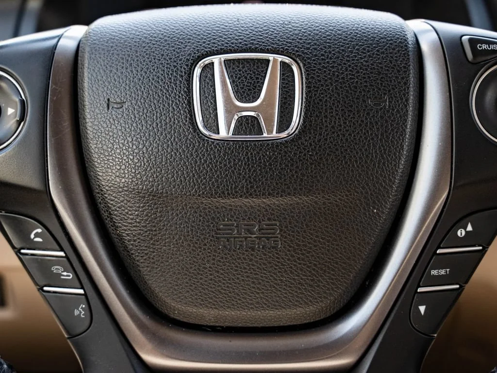 Used 2017 White Diamond Pearl Honda RTL image 29